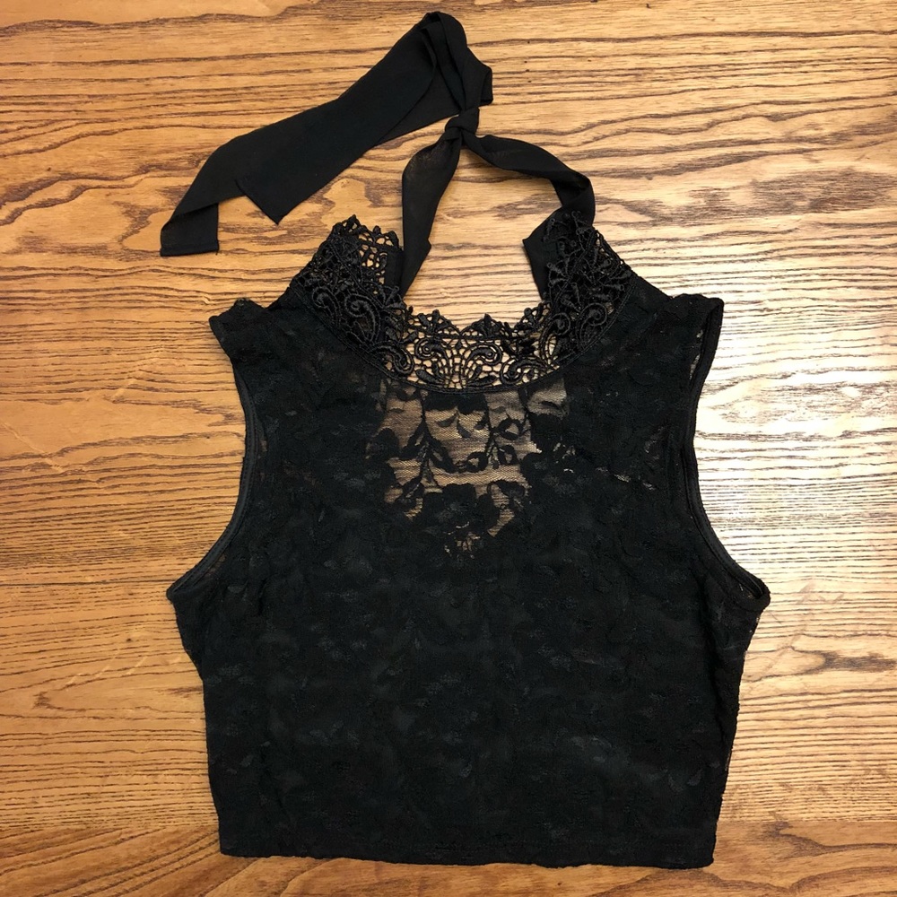 Lulu’s black lace crop top